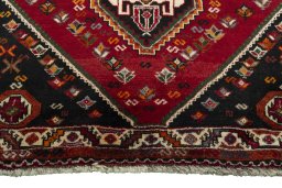 Central medallion detail of 2000s Shiraz rug from Iran / Persia