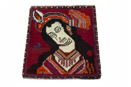 Surface texture of 2000s Shiraz rug with natural Wool and intricate pattern