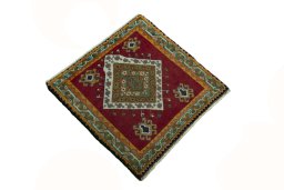 Close-up detail of 2000s Shiraz rug from Iran / Persia showing Wool weave