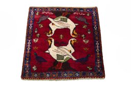 Surface texture of 2000s Shiraz rug with natural Wool and intricate pattern
