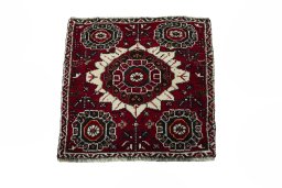 Surface texture of 2000s Shiraz rug with natural Wool and intricate pattern