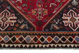 Central medallion detail of 2000s Shiraz rug from Iran / Persia