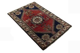 Close-up detail of 2000s Shiraz rug from Iran / Persia showing Wool weave