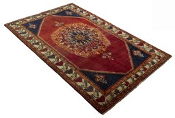Close-up detail of 2000s Shiraz rug from Iran / Persia showing Wool weave