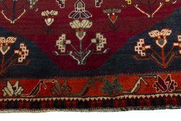 Central medallion detail of 2000s Shiraz rug from Iran / Persia