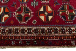 Central medallion detail of 2000s Shiraz rug from Iran / Persia