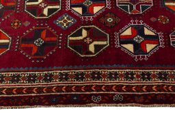 Close-up detail of 2000s Shiraz rug from Iran / Persia showing Wool weave