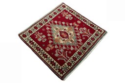 Close-up detail of 2000s Shiraz rug from Iran / Persia showing Wool weave
