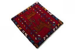 Close-up detail of 2000s Shiraz rug from Iran / Persia showing Wool weave