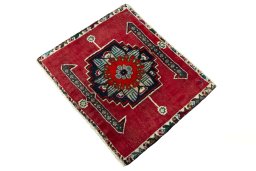 Corner detail of 2000s Shiraz rug showing border pattern and Wool pile