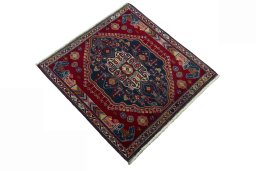 Close-up detail of 2000s Shiraz rug from Iran / Persia showing Wool weave