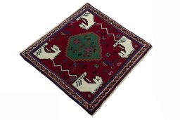 Close-up detail of 2000s Shiraz rug from Iran / Persia showing Wool weave
