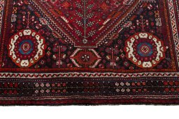 Backside of handmade 1970s Shiraz rug showing knot structure and weave density
