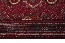 Central medallion detail of 1970s Shiraz rug from Iran / Persia