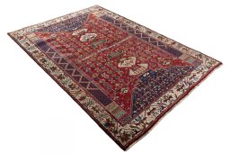 Close-up detail of 2000s Shiraz rug from Iran / Persia showing Wool weave