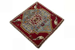 Close-up detail of 2000s Shiraz rug from Iran / Persia showing Wool weave