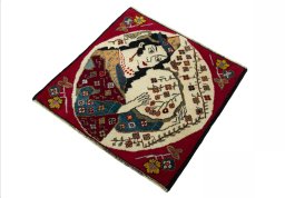 Corner detail of 2000s Shiraz rug showing border pattern and Wool pile