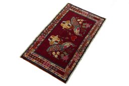 Close-up detail of 2000s Shiraz rug from Iran / Persia showing Wool weave