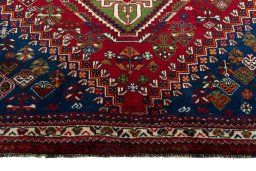 Central medallion detail of 2000s Shiraz rug from Iran / Persia