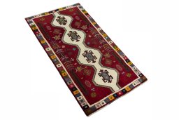 Close-up detail of 2000s Shiraz rug from Iran / Persia showing Wool weave
