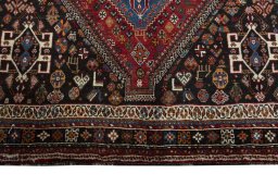 Central medallion detail of 2000s Shiraz rug from Iran / Persia
