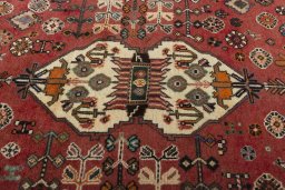 Central medallion detail of 2000s Shiraz rug from Iran / Persia