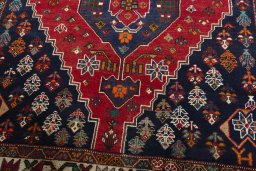 Central medallion detail of 2000s Shiraz rug from Iran / Persia