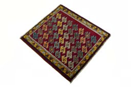 Close-up detail of 2000s Shiraz rug from Iran / Persia showing Wool weave