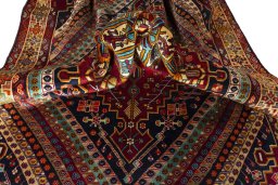 Close-up detail of 2000s Shiraz rug from Iran / Persia showing Wool weave