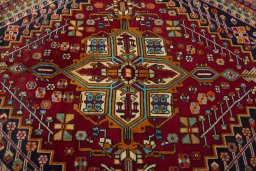 Central medallion detail of 2000s Shiraz rug from Iran / Persia