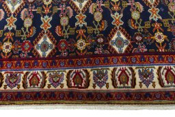 Central medallion detail of 2000s Shiraz rug from Iran / Persia
