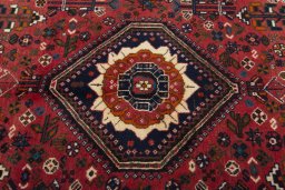 Central medallion detail of 2000s Shiraz rug from Iran / Persia