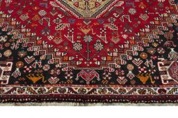 Central medallion detail of 2000s Shiraz rug from Iran / Persia