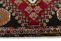 Central medallion detail of 2000s Shiraz rug from Iran / Persia