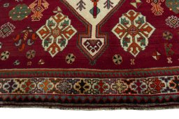 Central medallion detail of 2000s Shiraz rug from Iran / Persia