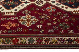 Close-up detail of 2000s Shiraz rug from Iran / Persia showing Wool weave