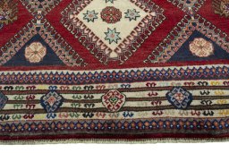 Central medallion detail of 2000s Shiraz rug from Iran / Persia