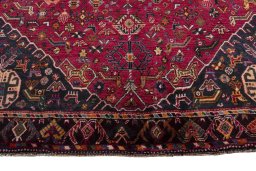 Close-up detail of 2000s Shiraz rug from Iran / Persia showing Wool weave