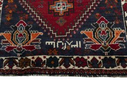 Central medallion detail of 2000s Shiraz rug from Iran / Persia
