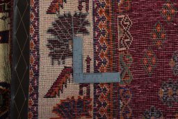 Close-up detail of 2000s Shiraz rug from Iran / Persia showing Wool weave