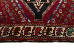 Central medallion detail of 2000s Shiraz rug from Iran / Persia