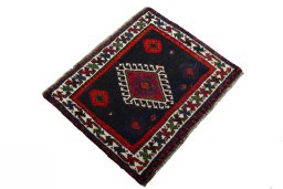 Close-up detail of 2000s Shiraz rug from Iran / Persia showing Wool weave