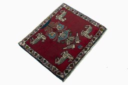 Close-up detail of 2000s Shiraz rug from Iran / Persia showing Wool weave