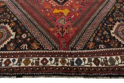 Central medallion detail of 2000s Shiraz rug from Iran / Persia