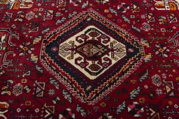 Central medallion detail of 2000s Shiraz rug from Iran / Persia