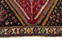 Central medallion detail of 2000s Shiraz rug from Iran / Persia