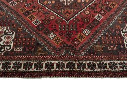 Central medallion detail of 2000s Shiraz rug from Iran / Persia