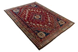 Close-up detail of 2000s Shiraz rug from Iran / Persia showing Wool weave