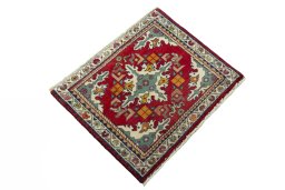 Close-up detail of 2000s Shiraz rug from Iran / Persia showing Wool weave