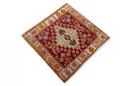 Close-up detail of 2000s Shiraz rug from Iran / Persia showing Wool weave